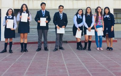 Entrega de certificado PET (Preliminary English Test) de la Universidad de Cambridge a alumnos de III° y IV° medios